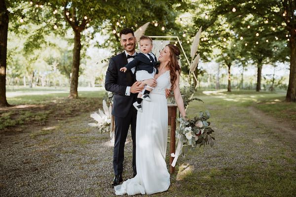 Tuxedo for the groom's suit: timeless elegance