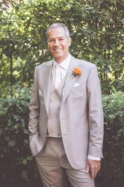 Abito elegante da sposo su misura