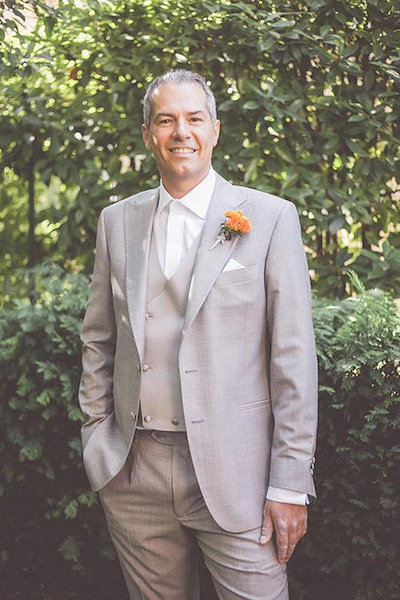 Abito elegante da sposo su misura