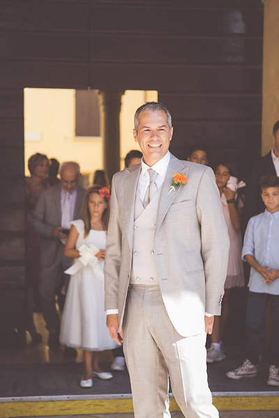 Abito elegante da sposo su misura