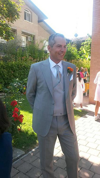 Abito elegante da sposo su misura