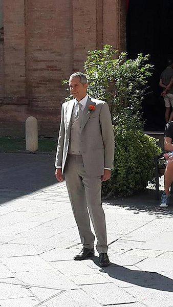 Abito elegante da sposo su misura