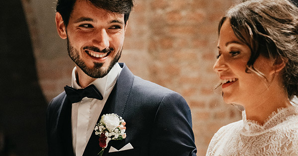 Abito sposo su misura: la scelta dello smoking blu midnight