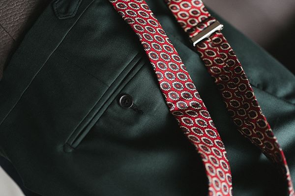 L'abito da sposo per un matrimonio country chic