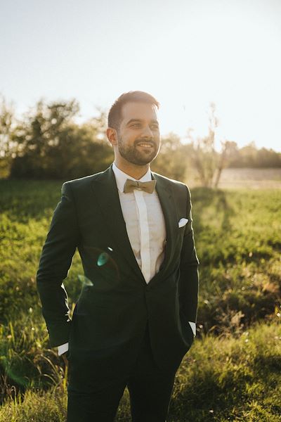 L'abito da sposo per un matrimonio country chic