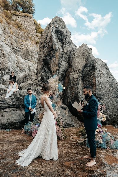 Eleganza e originalità nell'abito dello sposo