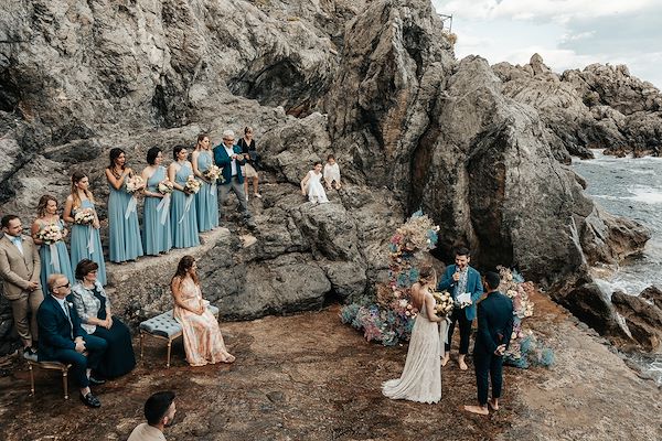 Eleganza e originalità nell'abito dello sposo