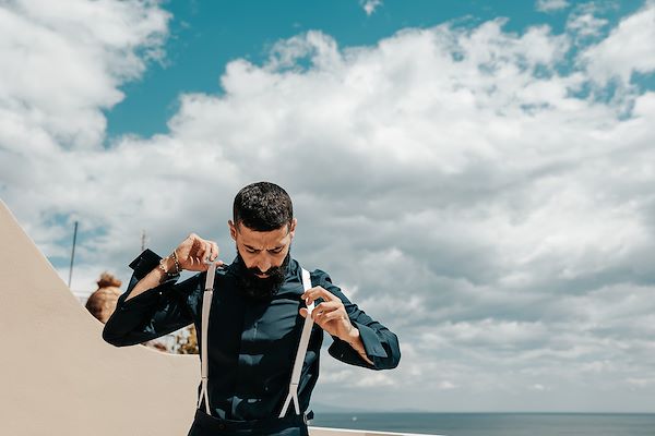 Eleganza e originalità nell'abito dello sposo