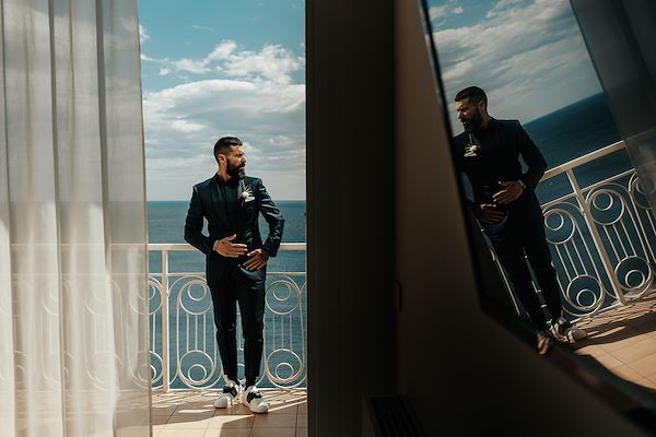 Eleganza e originalità nell'abito dello sposo