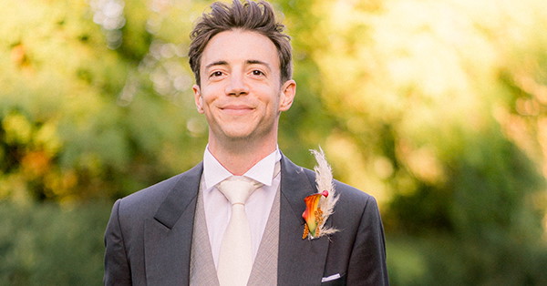 The elegance of the groom in morning suit