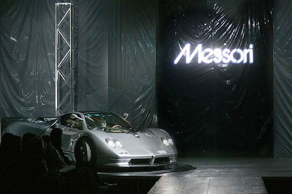 Foto storica della collaborazione Pagani-Messori