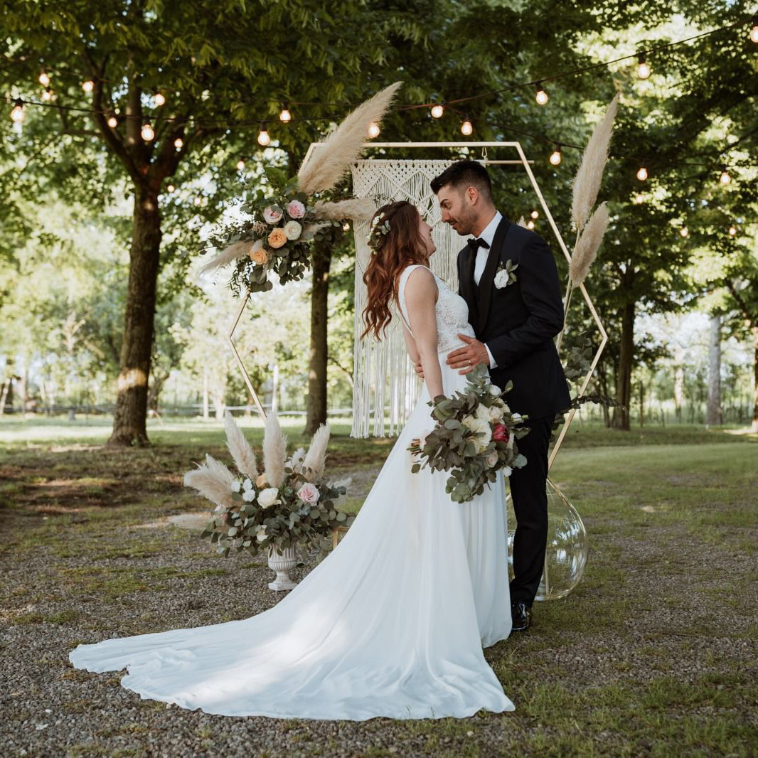 Tuxedo for the groom's suit: timeless elegance